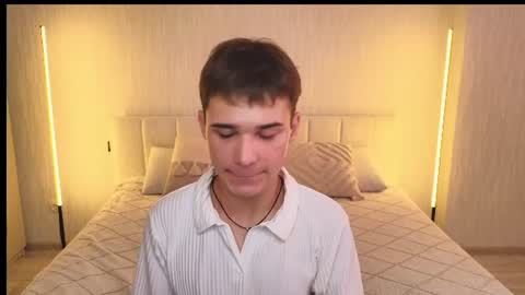 Snapshot of simonboy592 chatting on 07-21-26, 01:24 Alex online show from 07-21-26, 01:24