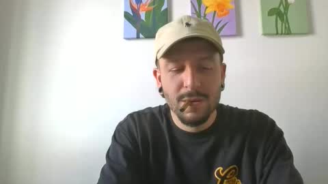Snapshot of simonm777 chatting on 05-13-26, 07:00 simonm777 online show from 05-13-26, 07:00