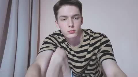 Snapshot of simonsecrett chatting on 11-15-25, 12:13 Simon online show from 11-15-25, 12:13