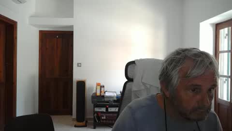 Snapshot of simonthenudist chatting on 04-07-26, 12:16 Simon online show from 04-07-26, 12:16