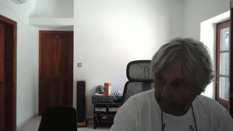 Snapshot of simonthenudist chatting on 04-17-26, 10:07 Simon online show from 04-17-26, 10:07
