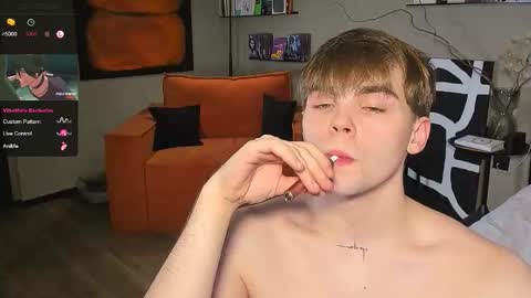 Snapshot of simonwnl chatting on 12-19-25, 09:44 Simon online show from 12-19-25, 09:44