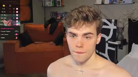 Snapshot of simonwnl chatting on 12-20-25, 09:00 Simon online show from 12-20-25, 09:00