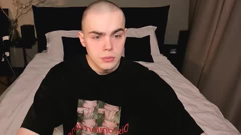 Snapshot of simonwnl chatting on 01-17-26, 09:51 Simon online show from 01-17-26, 09:51