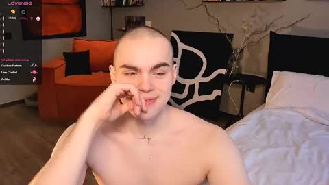 Snapshot of simonwnl chatting on 01-18-26, 01:04 Simon online show from 01-18-26, 01:04