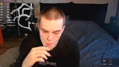 Snapshot of simonwnl chatting on 02-17-26, 12:45 Simon online show from 02-17-26, 12:45