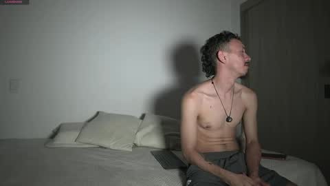 Snapshot of simoon_01 chatting on 05-24-26, 05:23 SIMOON online show from 05-24-26, 05:23