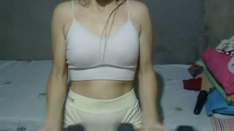 Snapshot of simply_me143 chatting on 06-17-26, 01:08 mia online show from 06-17-26, 01:08