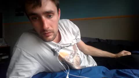 Snapshot of simplytoobored chatting on 04-10-26, 08:24 simplytoobored online show from 04-10-26, 08:24
