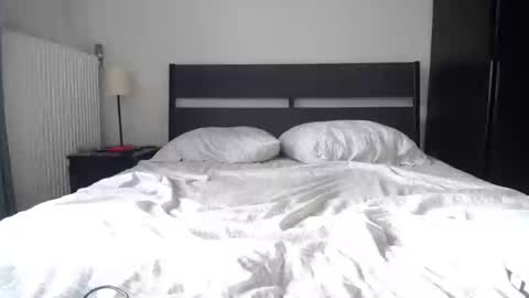 Snapshot of simur_sahso chatting on 12-28-24, 11:52 Sofi wed. - sat. 11am - 11 pm and Santi with Sofi sun.. - tue. 11 am - 5 pm europe online show from 12-28-24, 11:52