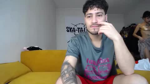 Snapshot of simur_sahso chatting on 12-15-25, 11:36 Sofi wed. - sat. 11am - 11 pm and Santi with Sofi sun.. - tue. 11 am - 5 pm europe online show from 12-15-25, 11:36