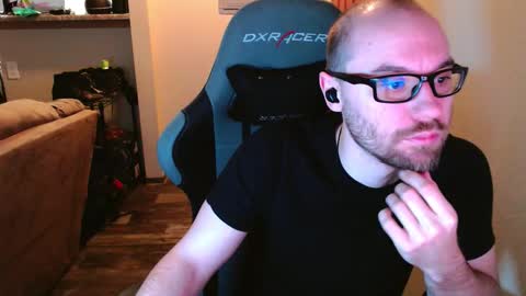 Snapshot of sin_lord chatting on 12-21-25, 02:08 Husky Dad online show from 12-21-25, 02:08