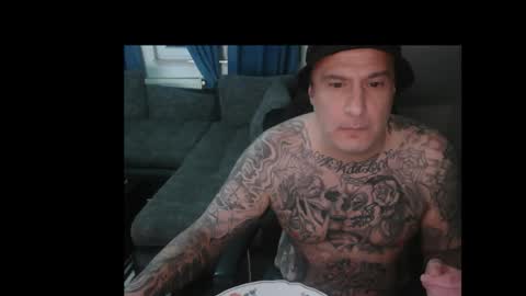 Snapshot of sinalco1975 chatting on 12-21-25, 04:08 sinalco1975 online show from 12-21-25, 04:08