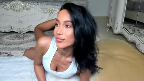 Snapshot of sincerelyc chatting on 12-19-25, 08:05 C online show from 12-19-25, 08:05