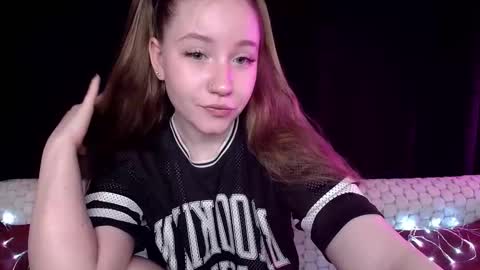 Sindi online show from 12-19-24, 12:23