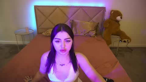 Kira online show from 06-05-26, 01:17