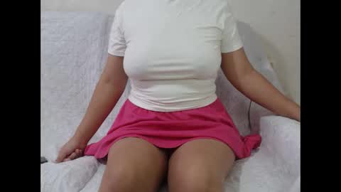 Snapshot of single__mom chatting on 12-18-25, 06:52 Arina online show from 12-18-25, 06:52