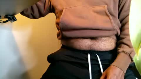 Snapshot of singoutloud37 chatting on 11-21-25, 05:06 singoutloud37 online show from 11-21-25, 05:06