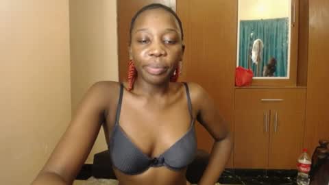 Snapshot of sinn_doll chatting on 05-30-26, 11:18 Elsie online show from 05-30-26, 11:18