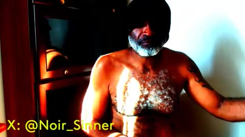 Snapshot of sinnernoir chatting on 05-12-26, 09:34 My Name Is..............................John online show from 05-12-26, 09:34