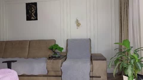 Snapshot of sinsemillaa chatting on 08-02-26, 05:22 Ellie online show from 08-02-26, 05:22