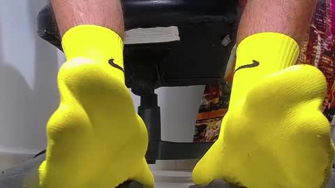 only foot                         worshipers here online show from 02-08-25, 12:17