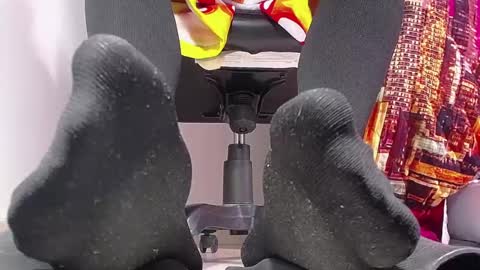 only foot                         worshipers here online show from 02-09-25, 08:45