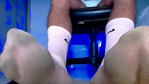 only foot                         worshipers here online show from 09-21-25, 12:01