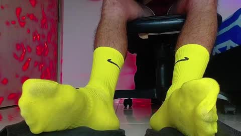 only foot                         worshipers here online show from 11-01-25, 11:34
