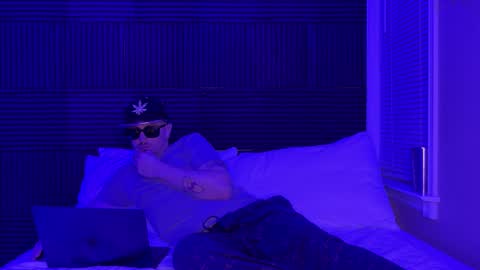 Sir Daddy McQween online show from 12-23-25, 04:43