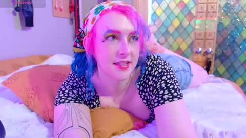 Snapshot of sirensays chatting on 03-11-25, 10:09 Bunny Bucks online show from 03-11-25, 10:09