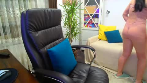 Snapshot of siriamasha chatting on 01-22-25, 06:10 Amasha11 online show from 01-22-25, 06:10