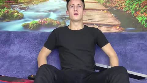 Snapshot of sirredy chatting on 10-27-25, 06:01 Edy online show from 10-27-25, 06:01