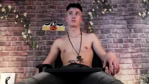 Snapshot of sirredy chatting on 10-30-25, 06:08 Edy online show from 10-30-25, 06:08