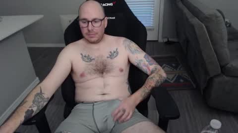 Snapshot of sirscotty831 chatting on 01-12-25, 12:49 Sir Scotty online show from 01-12-25, 12:49