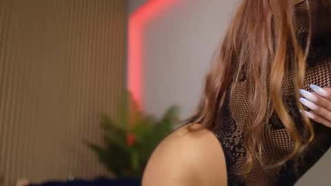 Snapshot of sisi_von_dee chatting on 11-02-25, 08:44 Dee online show from 11-02-25, 08:44