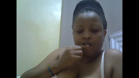 Snapshot of sisibrown97 chatting on 05-10-26, 05:12 brown online show from 05-10-26, 05:12