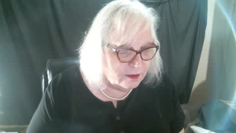 Snapshot of sissydianetx chatting on 12-06-24, 12:45 Sissy Diane online show from 12-06-24, 12:45