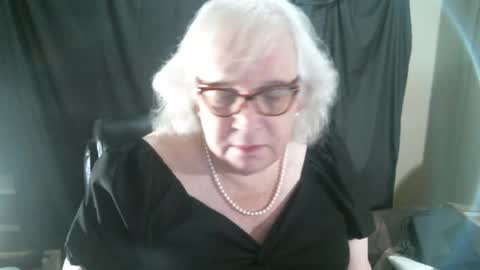 Snapshot of sissydianetx chatting on 12-26-24, 12:25 Sissy Diane online show from 12-26-24, 12:25