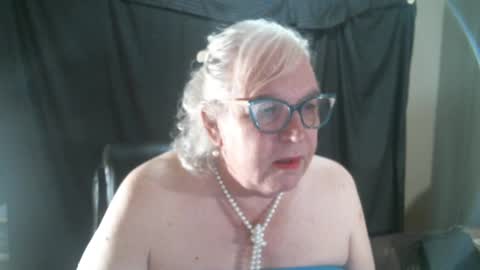 Snapshot of sissydianetx chatting on 01-05-25, 01:58 Sissy Diane online show from 01-05-25, 01:58