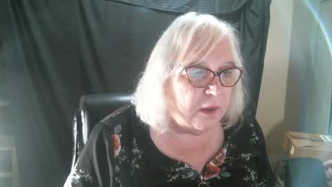 Snapshot of sissydianetx chatting on 02-01-25, 12:40 Sissy Diane online show from 02-01-25, 12:40