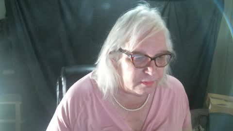 Snapshot of sissydianetx chatting on 02-21-25, 12:38 Sissy Diane online show from 02-21-25, 12:38