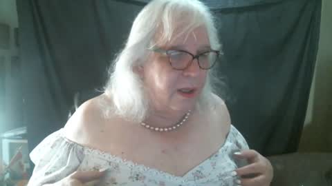 Snapshot of sissydianetx chatting on 10-04-25, 01:09 Sissy Diane online show from 10-04-25, 01:09