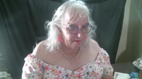 Snapshot of sissydianetx chatting on 11-16-25, 12:38 Sissy Diane online show from 11-16-25, 12:38