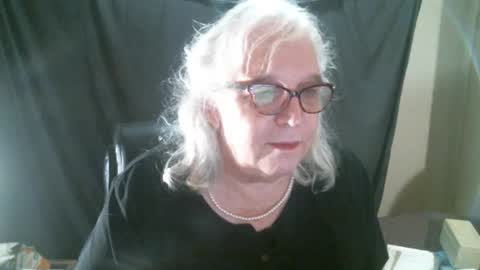 Snapshot of sissydianetx chatting on 11-22-25, 12:42 Sissy Diane online show from 11-22-25, 12:42