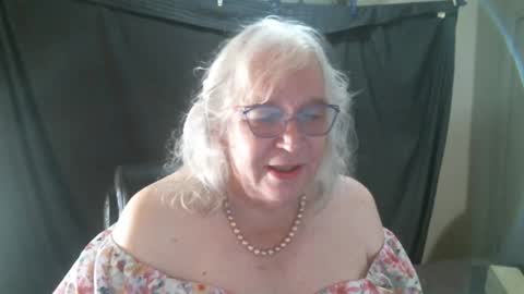 Snapshot of sissydianetx chatting on 11-22-25, 02:05 Sissy Diane online show from 11-22-25, 02:05
