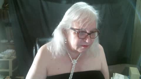 Snapshot of sissydianetx chatting on 12-14-25, 02:00 Sissy Diane online show from 12-14-25, 02:00