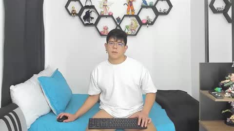 Snapshot of siul_bigcock chatting on 05-13-26, 11:55 Siul Thompson online show from 05-13-26, 11:55