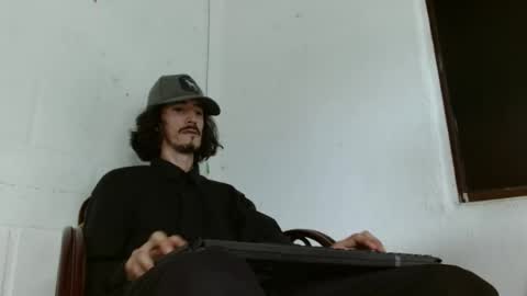 sk8sir online show from 06-19-26, 04:00