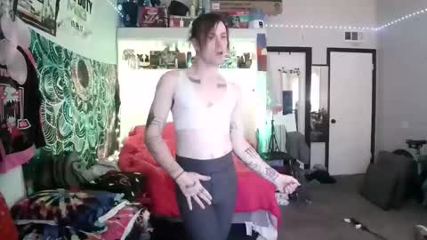 Snapshot of skankhuntrix chatting on 12-02-25, 10:27 SkankHUNTRx online show from 12-02-25, 10:27